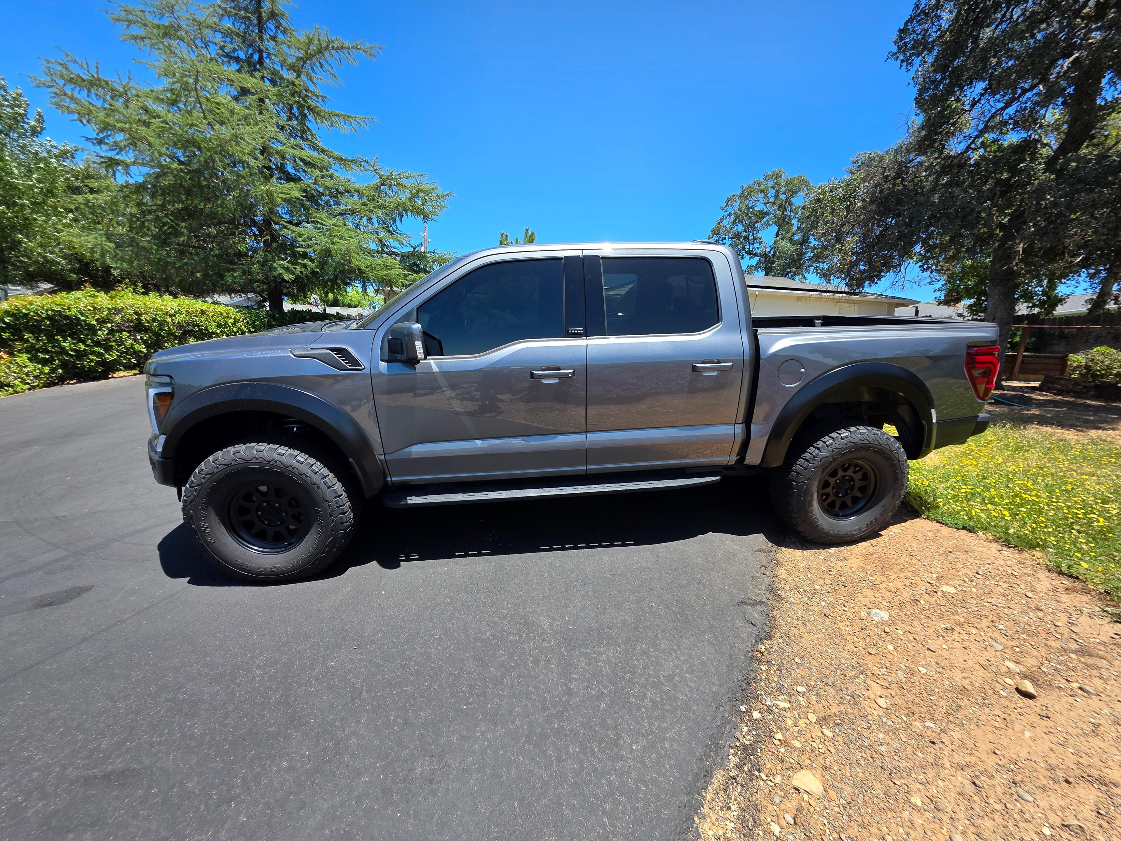 2025 Ford F-150 Raptor image 8