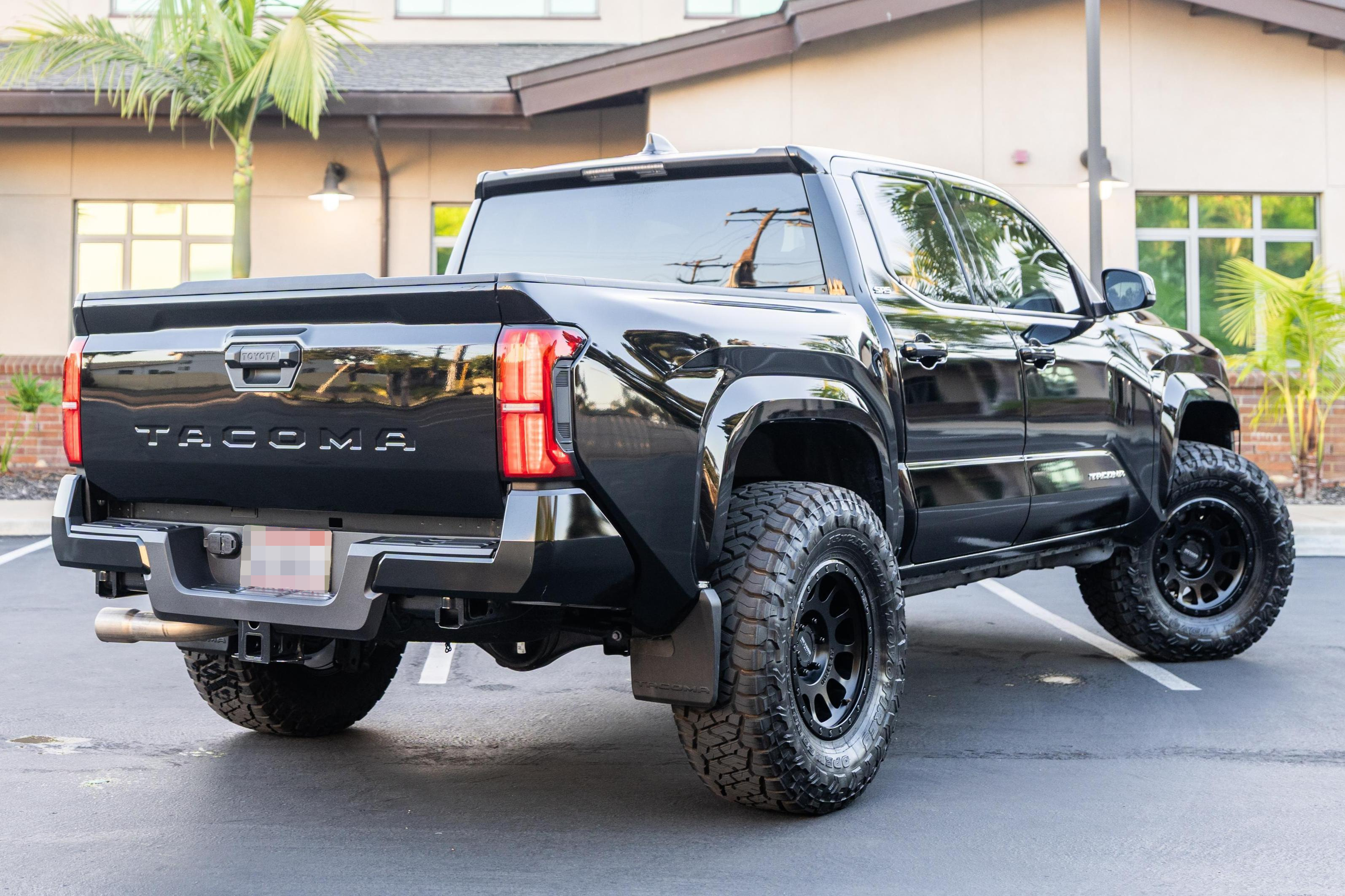 2025 Toyota Tacoma SR5 image 4