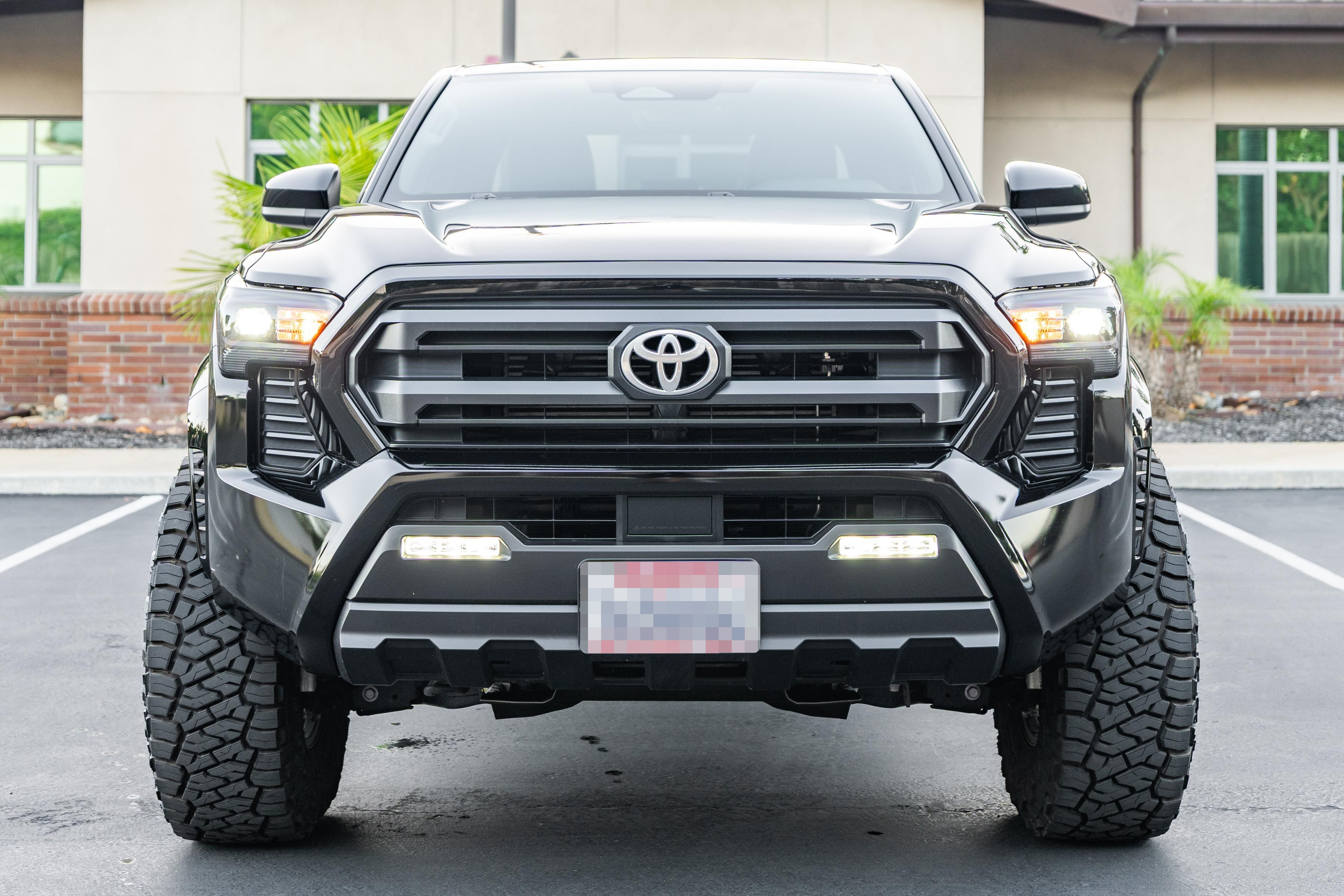 2025 Toyota Tacoma SR5 image 6
