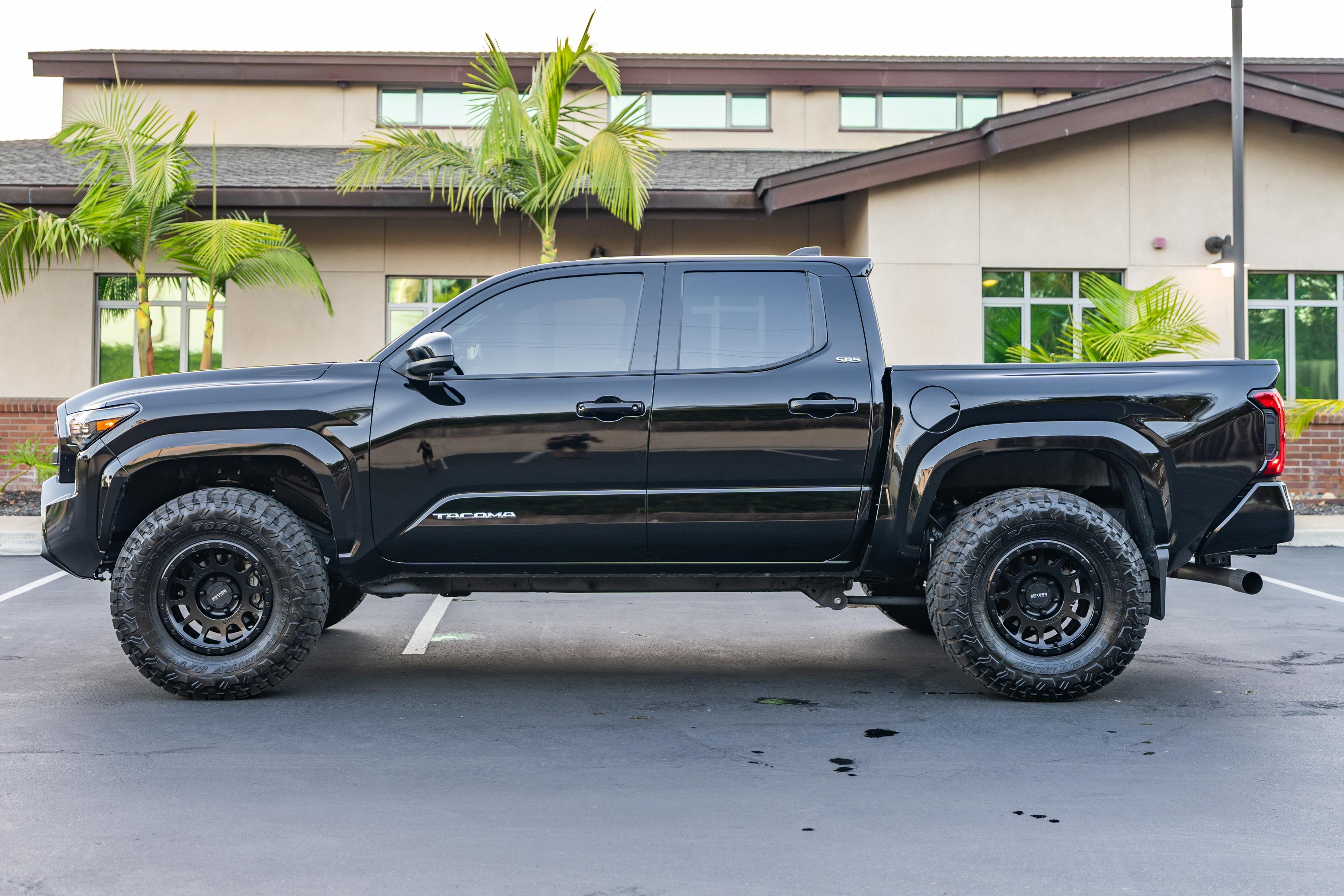 2025 Toyota Tacoma SR5 image 7