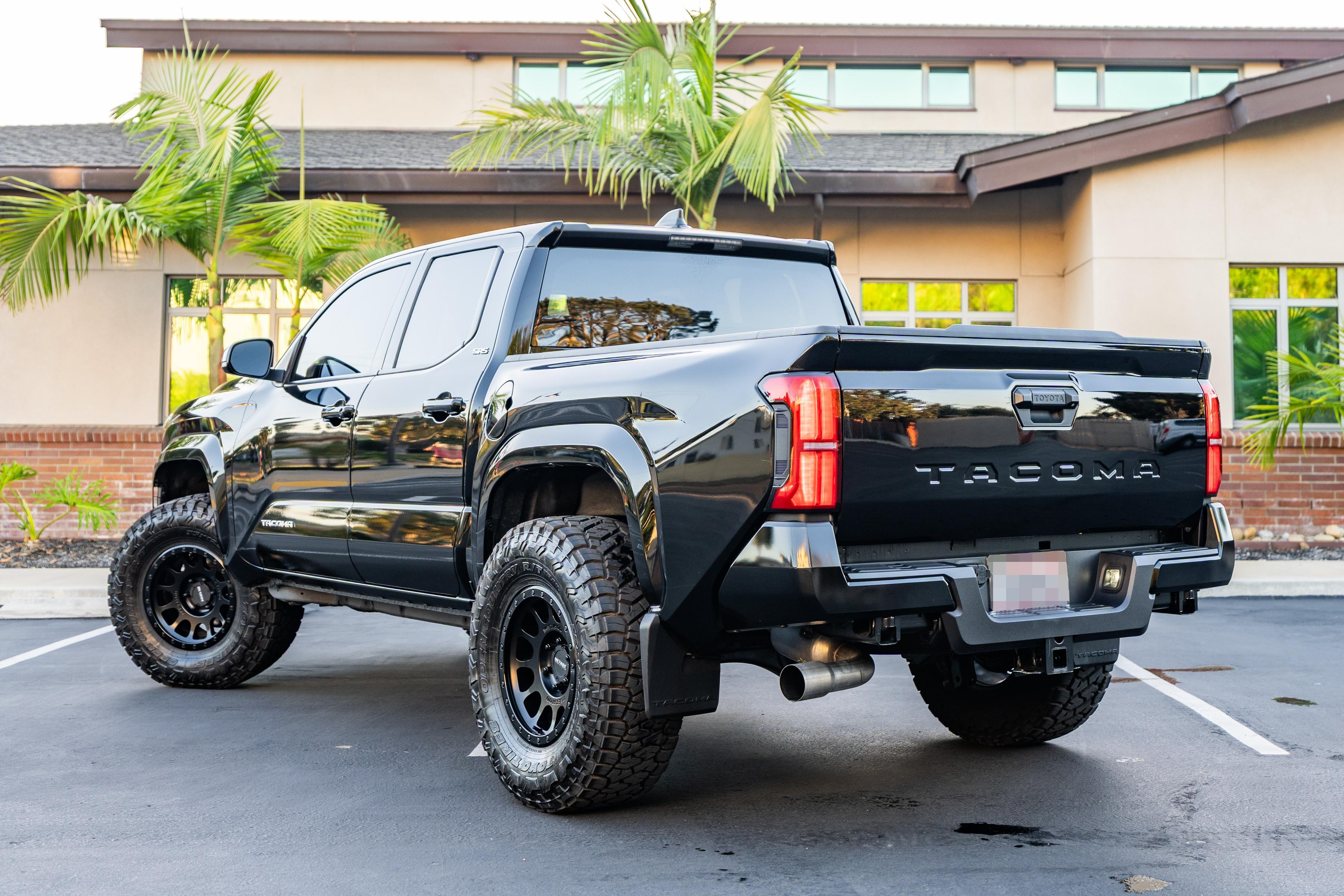 2025 Toyota Tacoma SR5 image 8