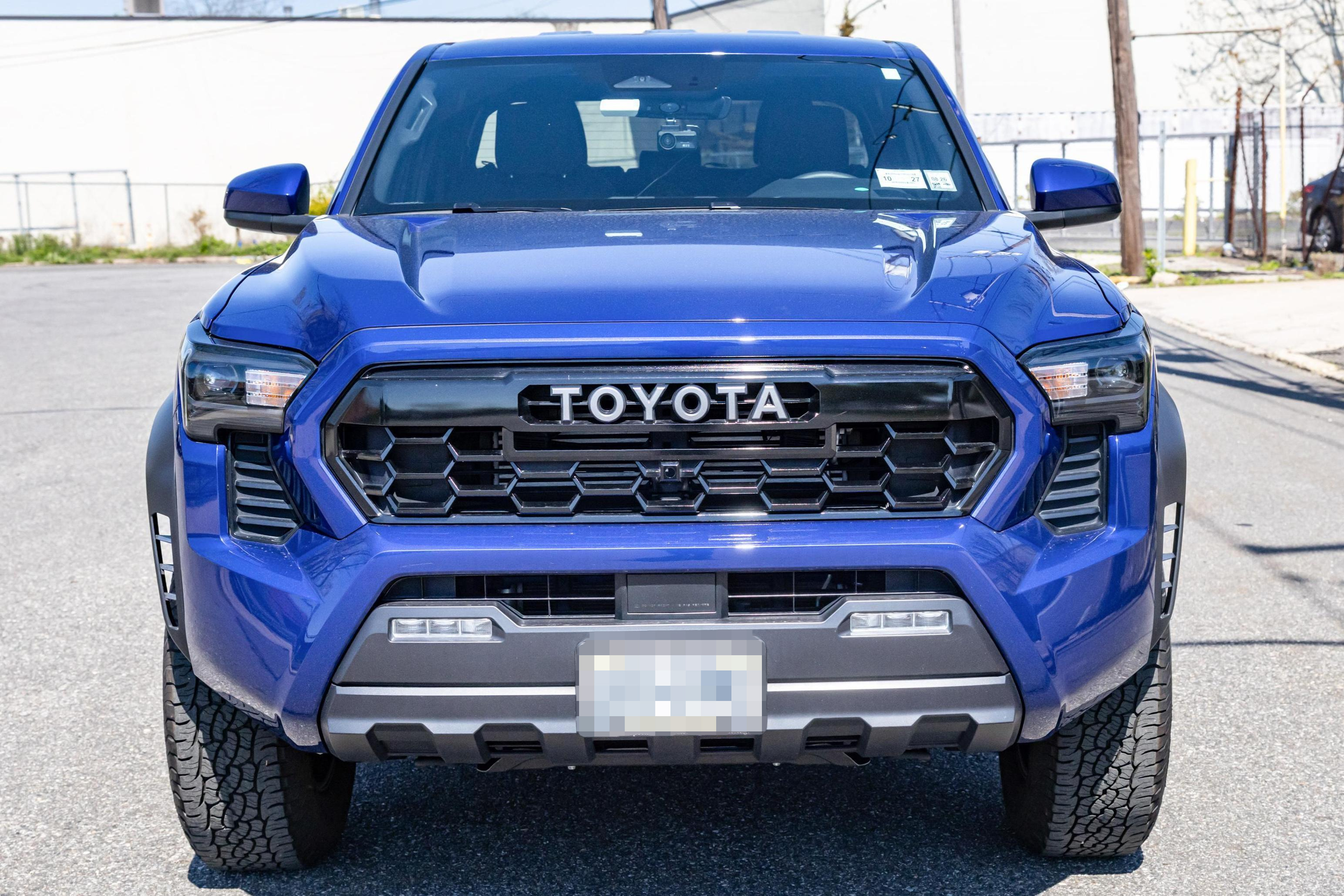 2025 Toyota Tacoma TRD Off-Road Double Cab 4x4 image 2