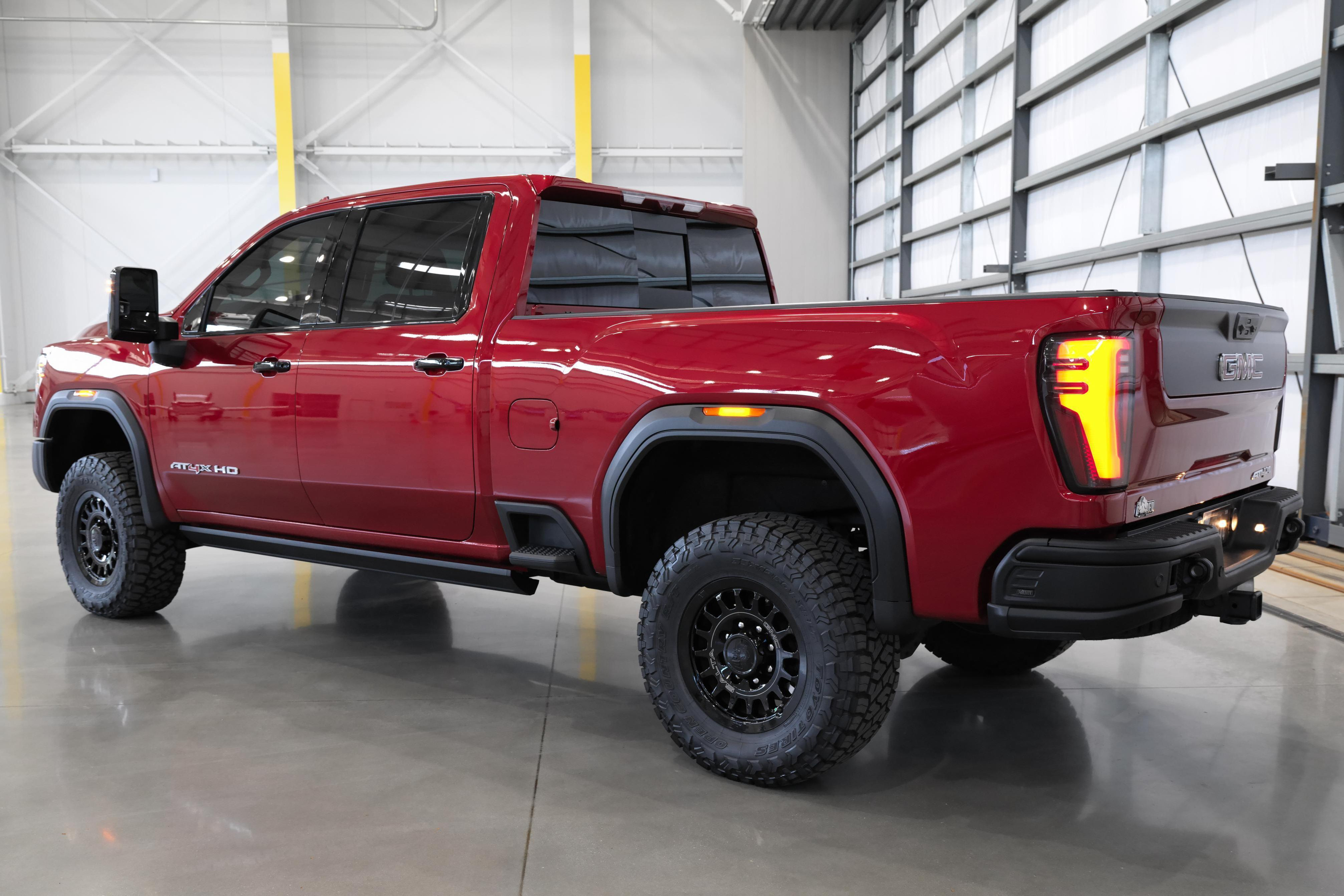 2024 GMC Sierra 2500 HD AT4X image 4
