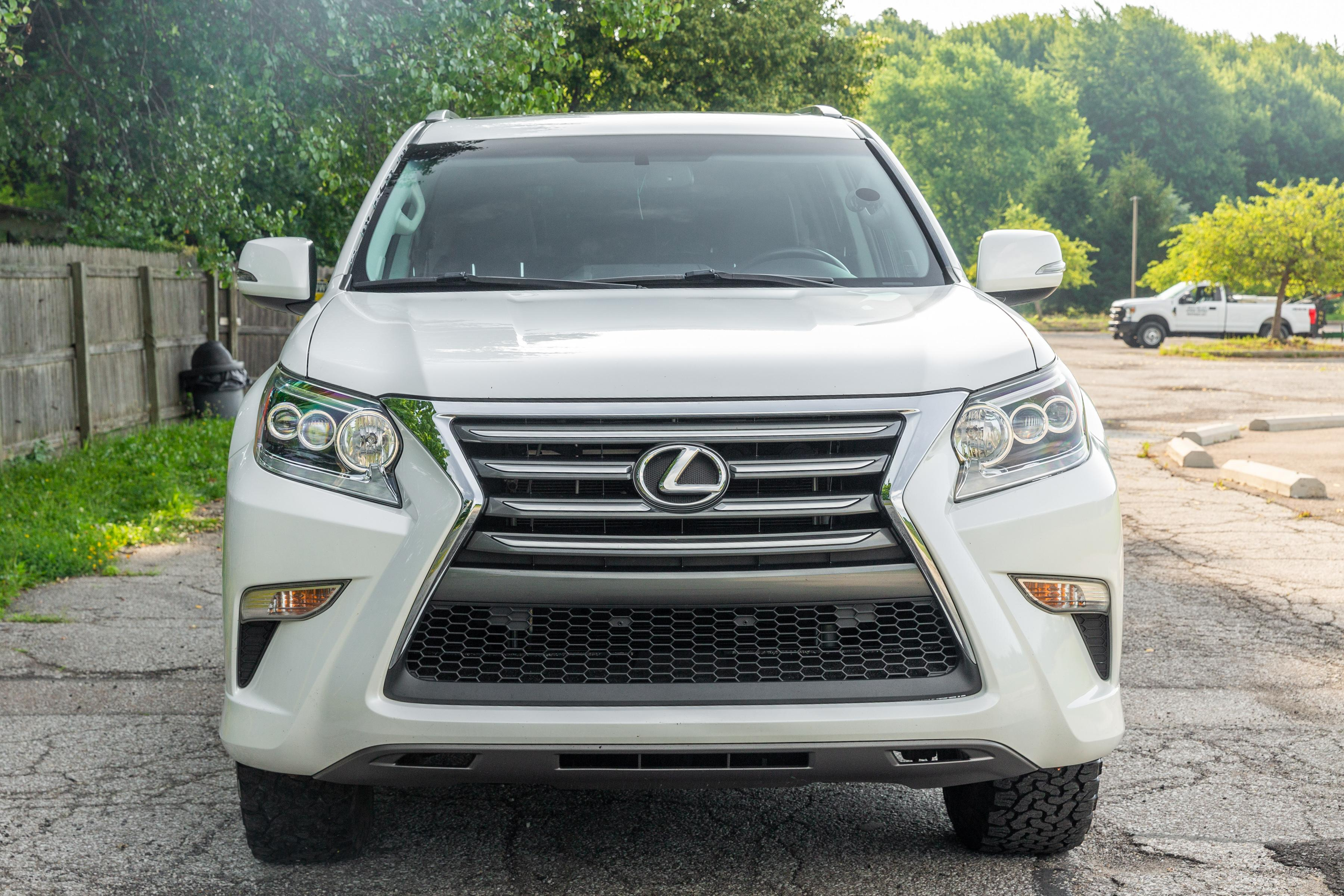 2016 Lexus GX 460 image 2
