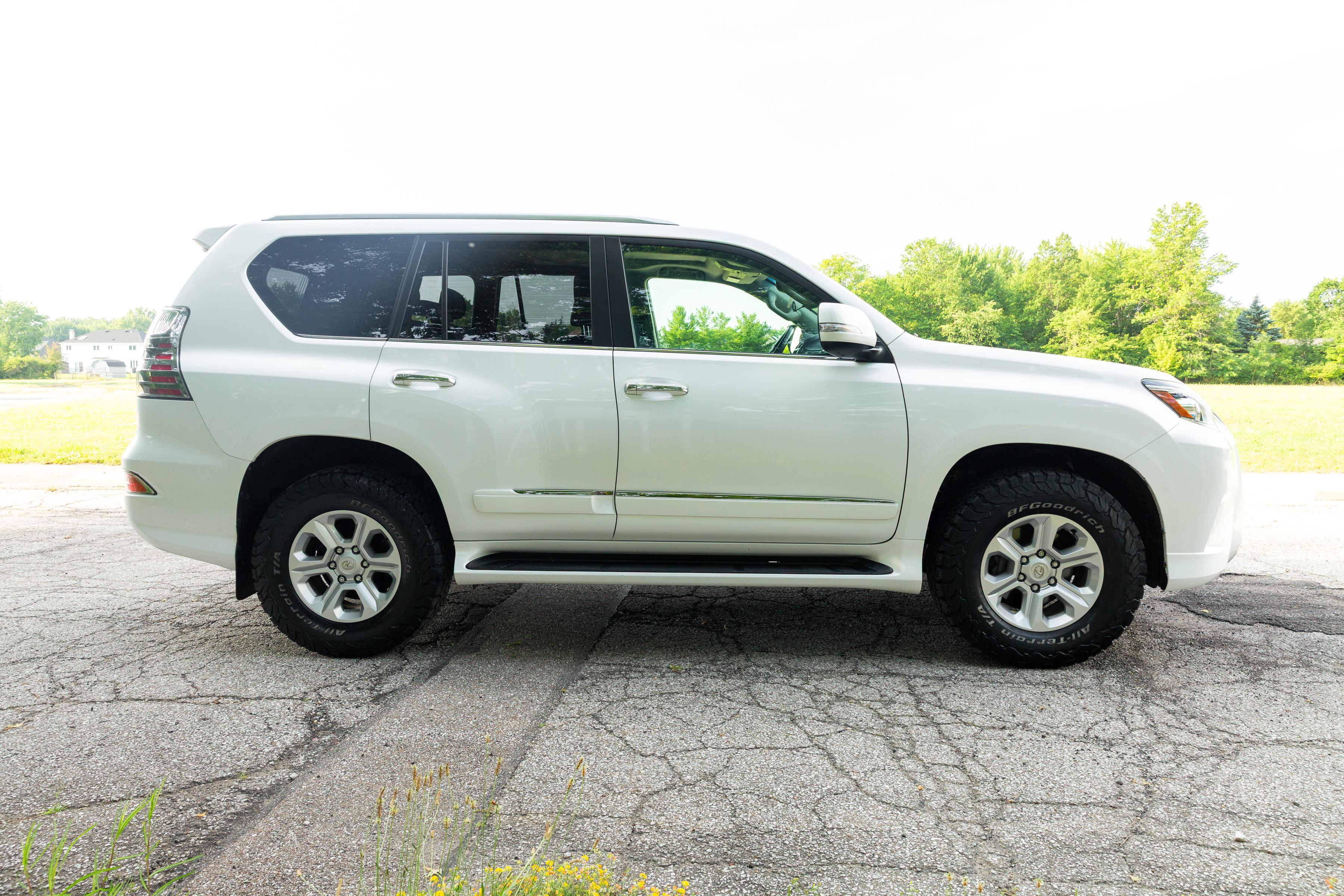 2016 Lexus GX 460 image 3