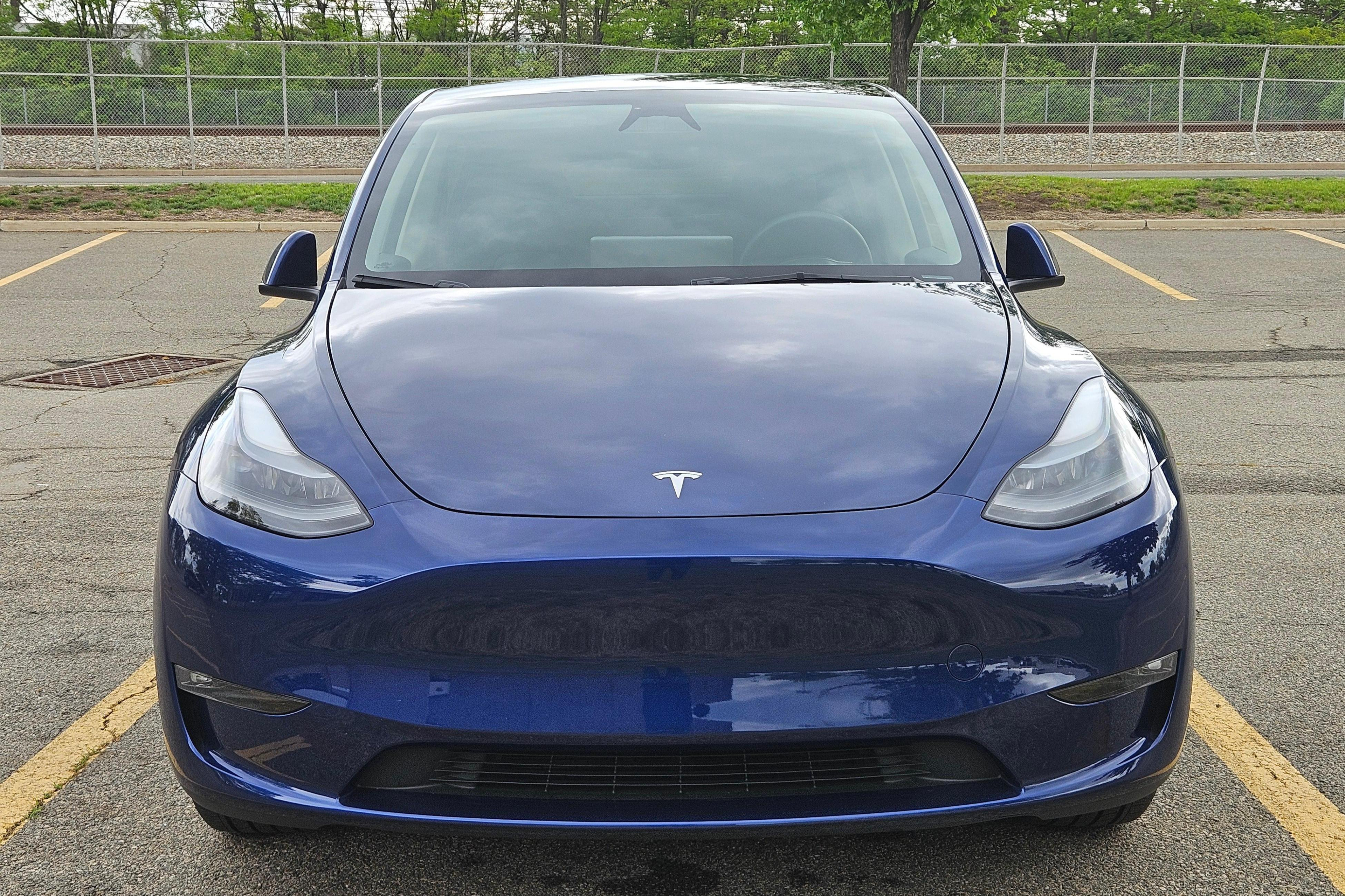 2023 Tesla Model Y Long Range AWD image 2