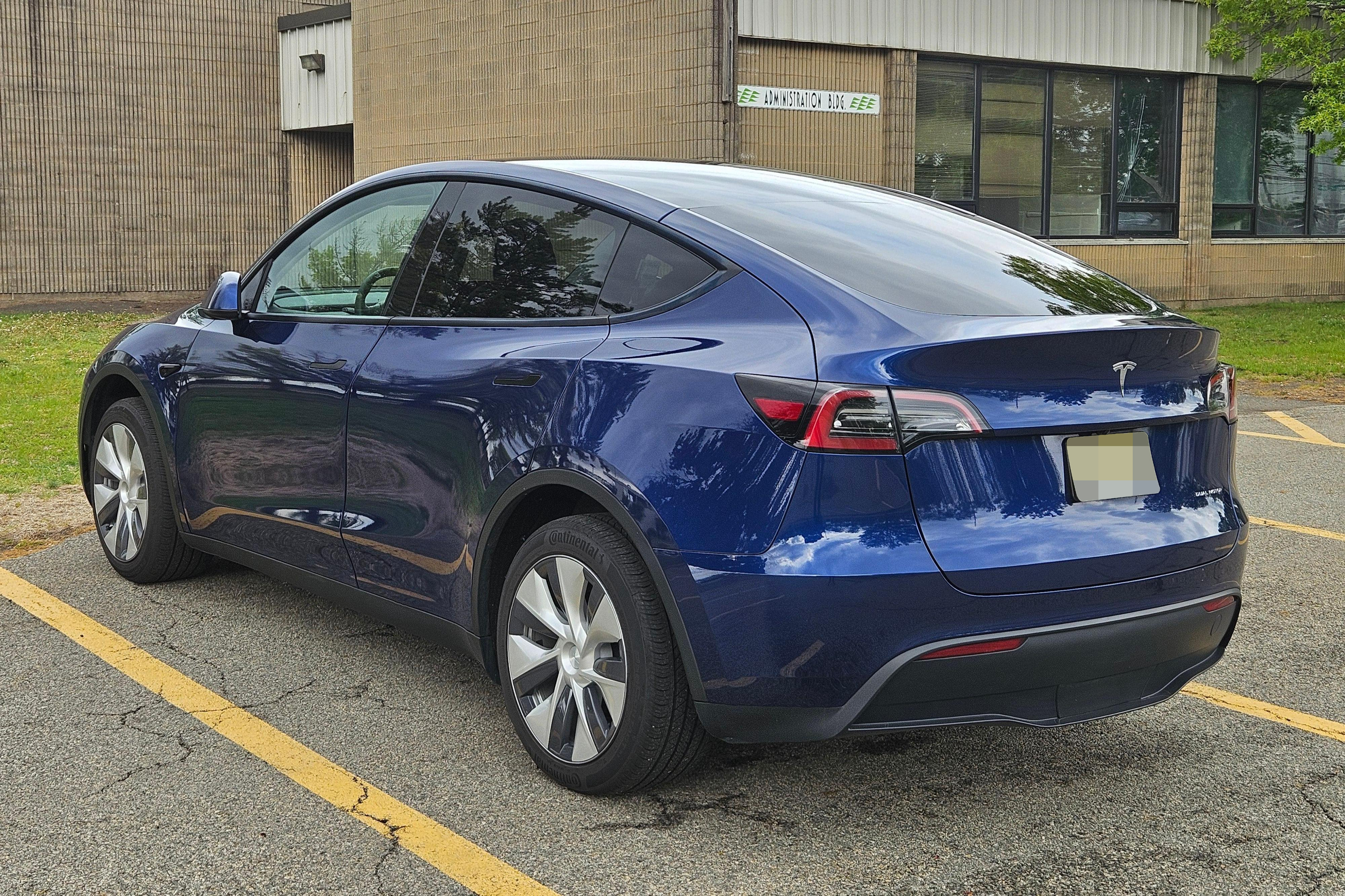 2023 Tesla Model Y Long Range AWD image 4